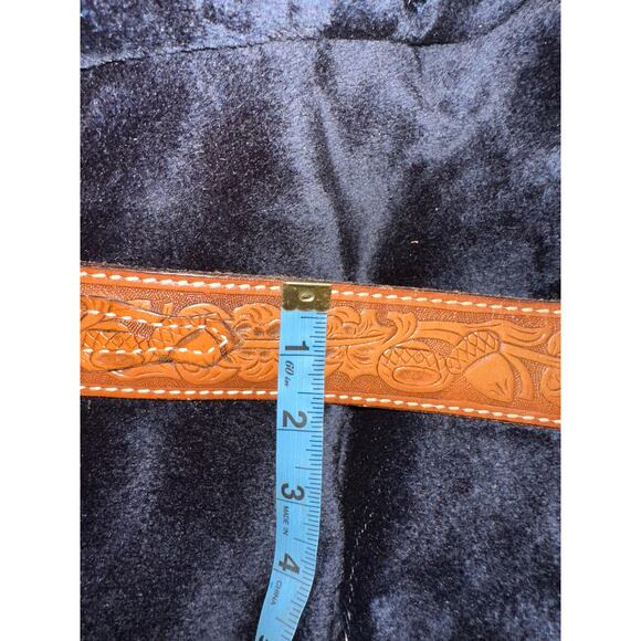 VINTAGE UNISEX WESTERN TOOLED LEATHER BELT W/ YELLOW NATIVE BEADED BUCKLE 30 main image 12
